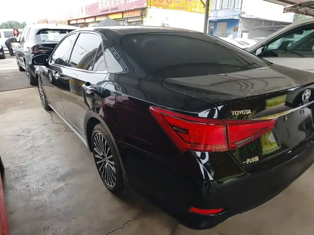 Toyota Crown — фото 5