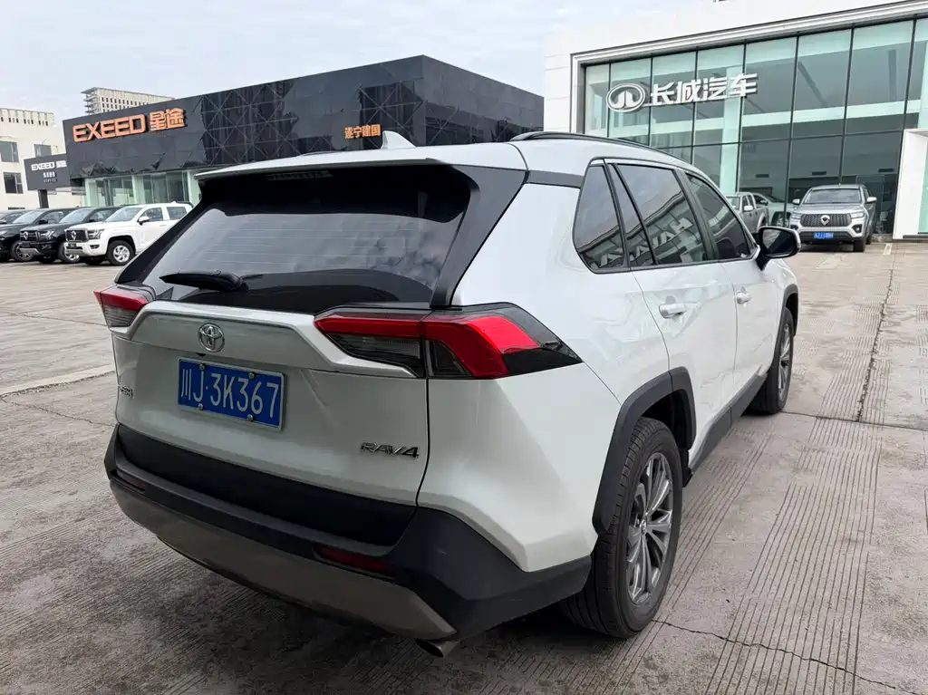 Toyota RAV4 — фото 11