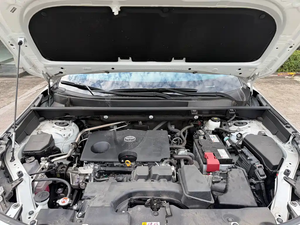 Toyota RAV4 — фото 15