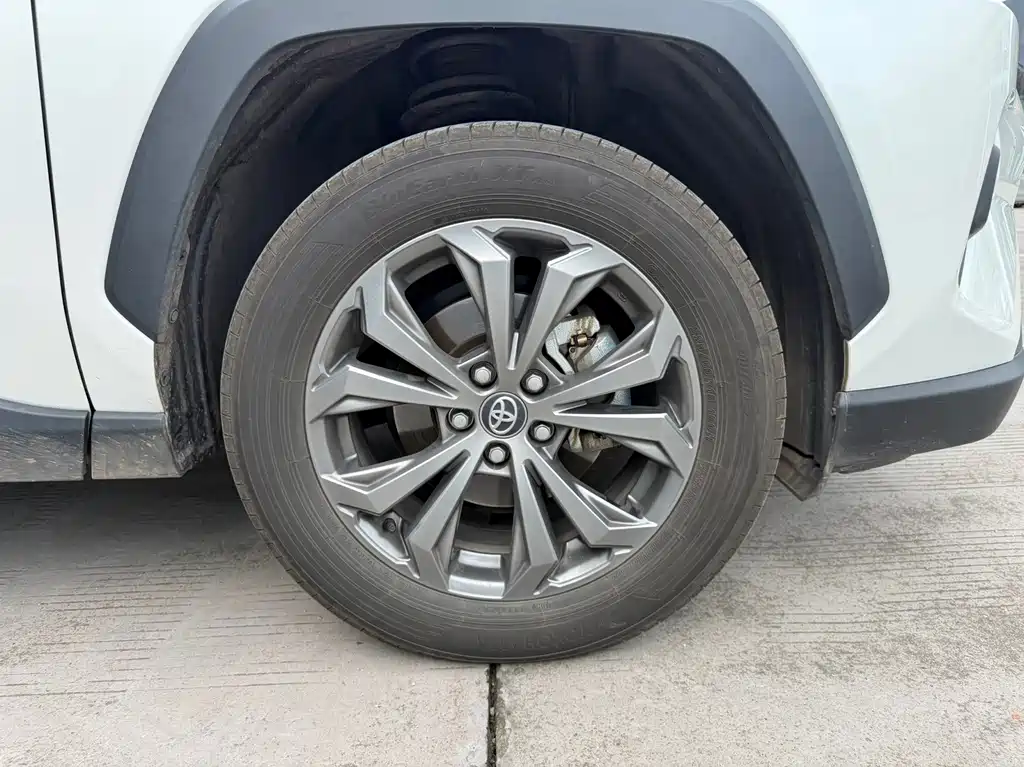 Toyota RAV4 — фото 18