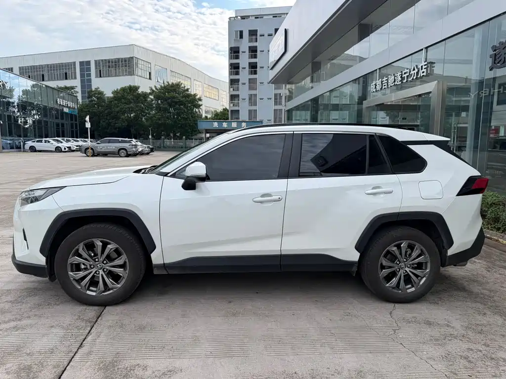 Toyota RAV4 — фото 8
