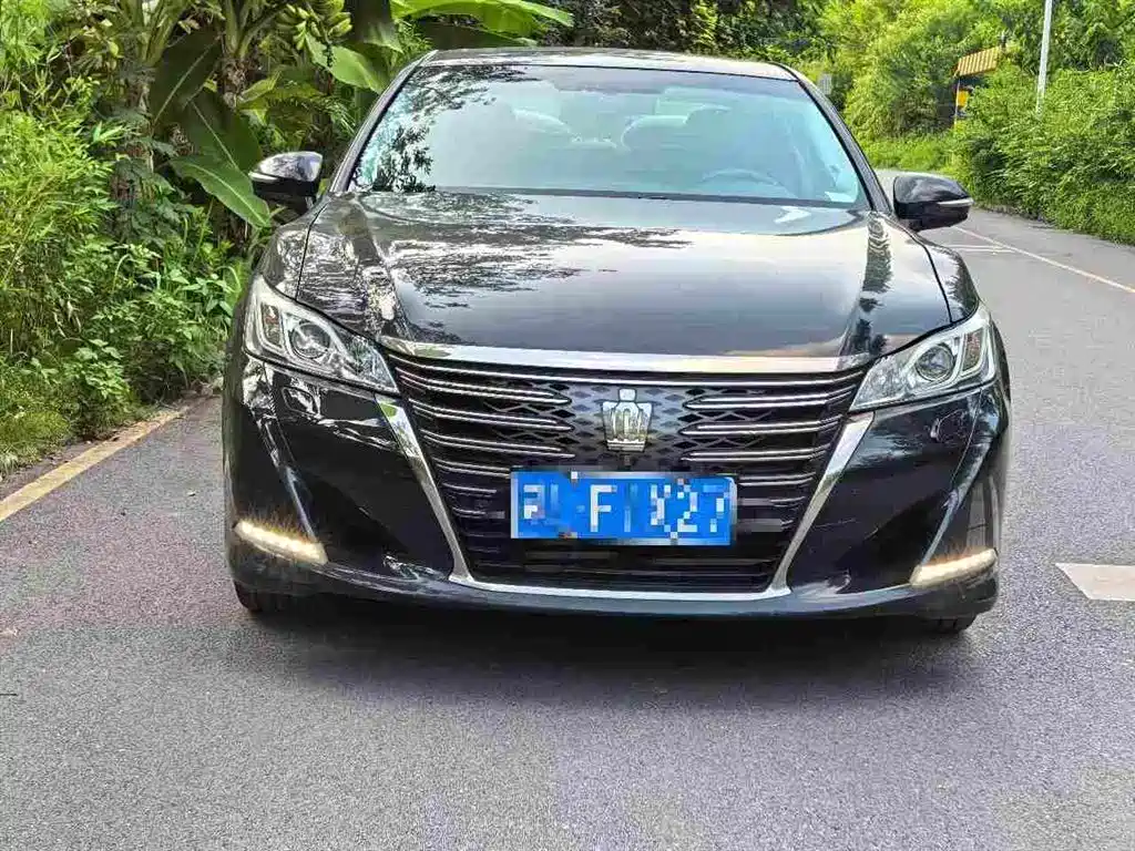 Toyota Crown — фото 2