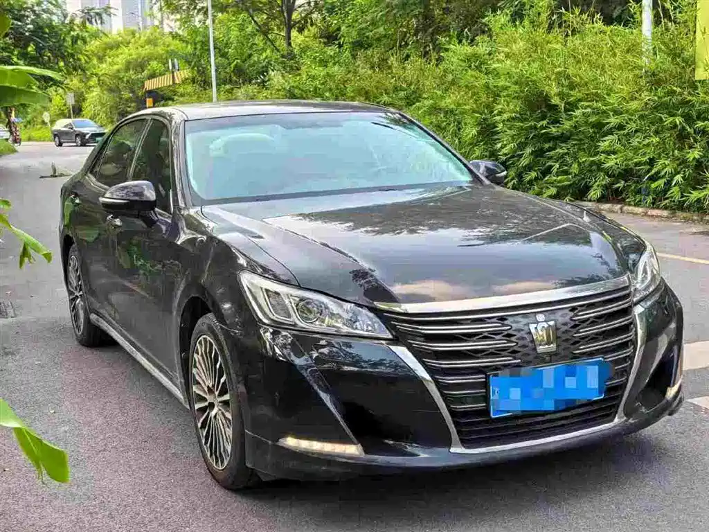 Toyota Crown — фото 3