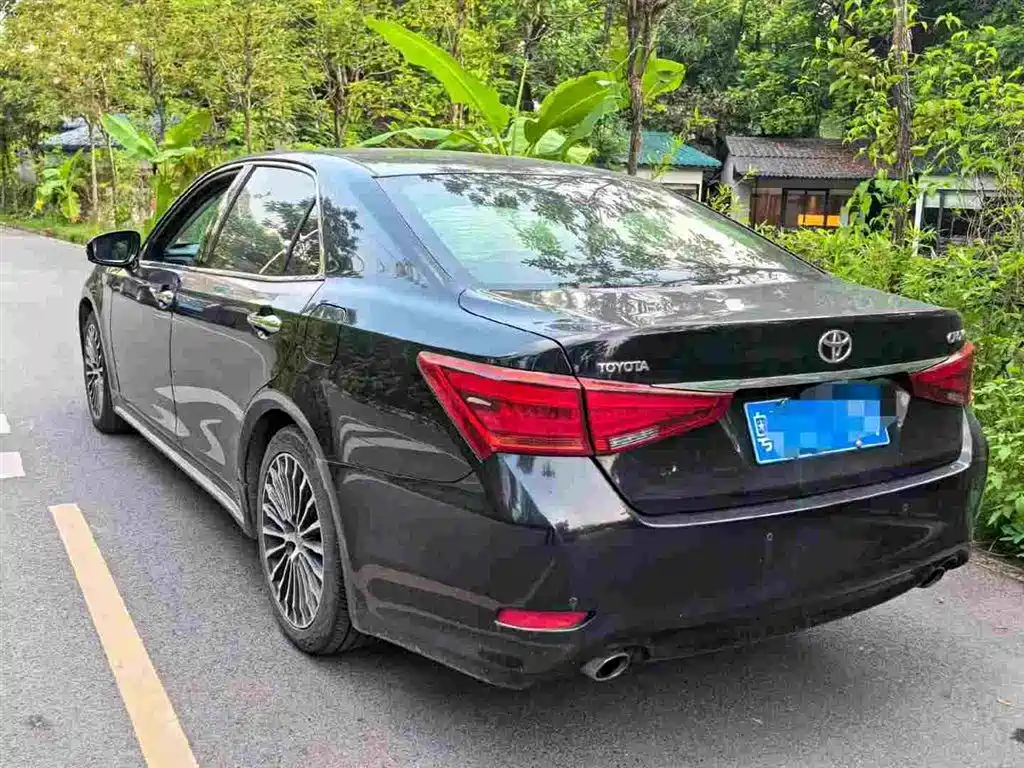 Toyota Crown — фото 7