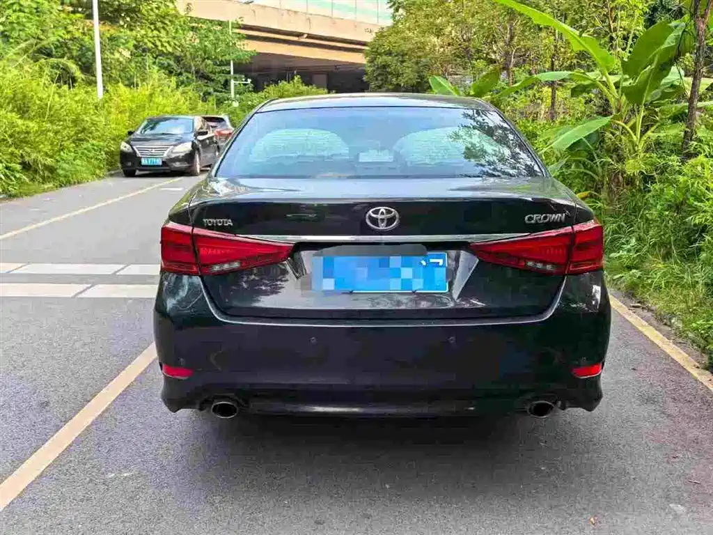 Toyota Crown — фото 8