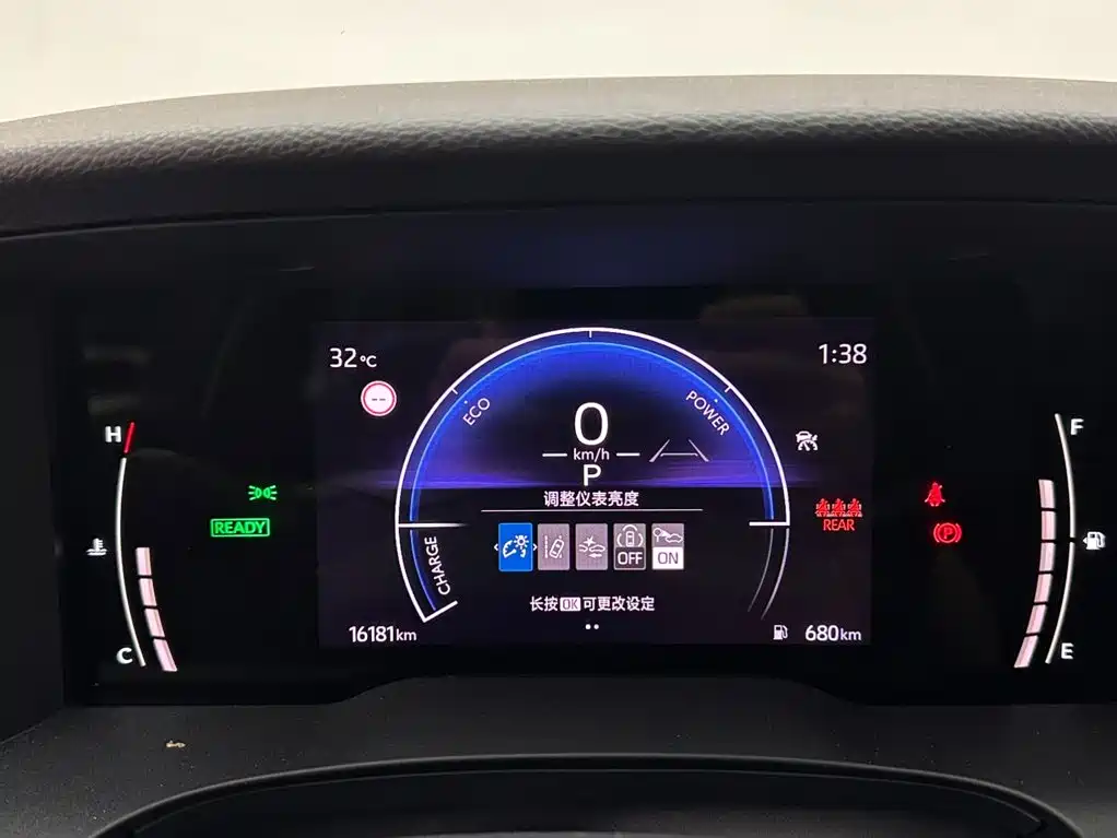 Toyota Camry — фото 14