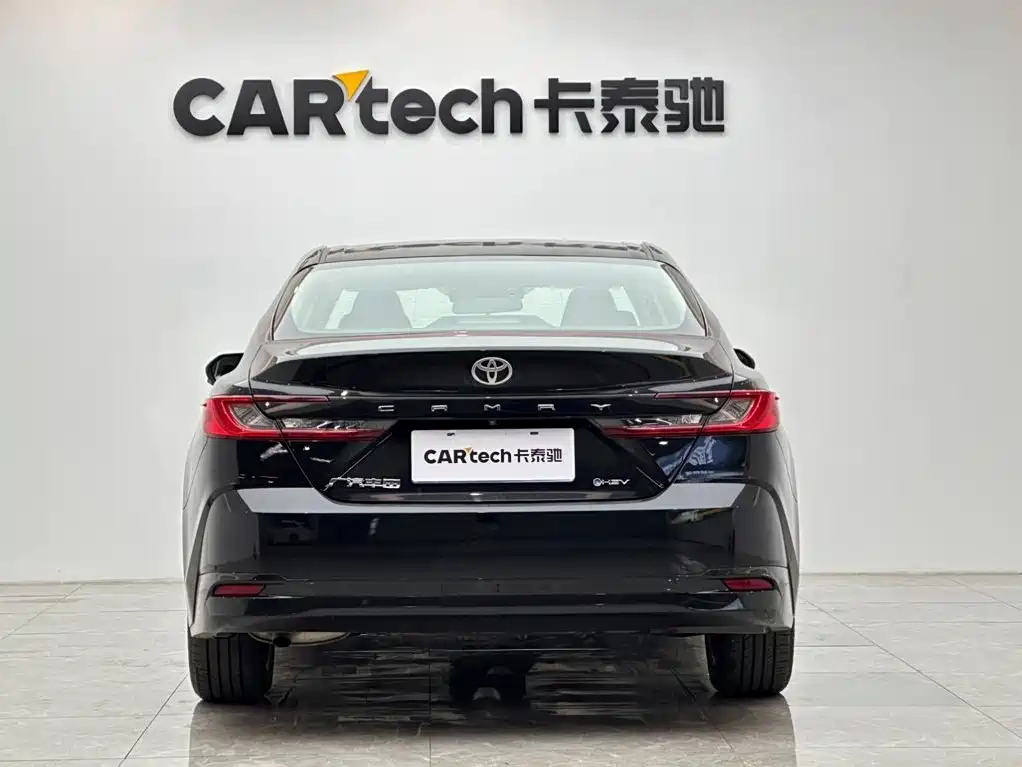 Toyota Camry — фото 4
