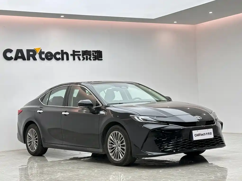 Toyota Camry — фото 6