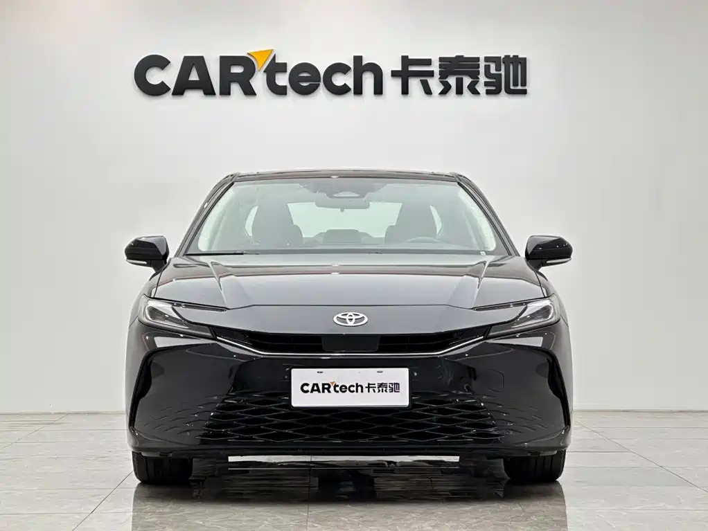 Toyota Camry — фото 7