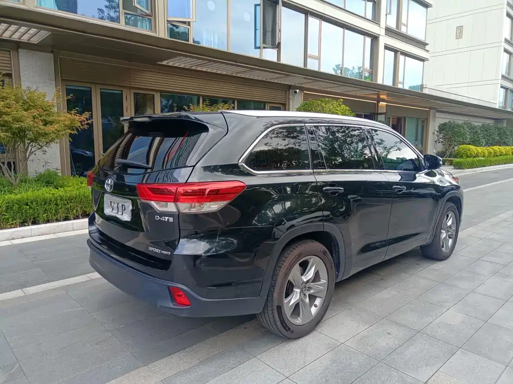 Toyota Highlander — фото 4
