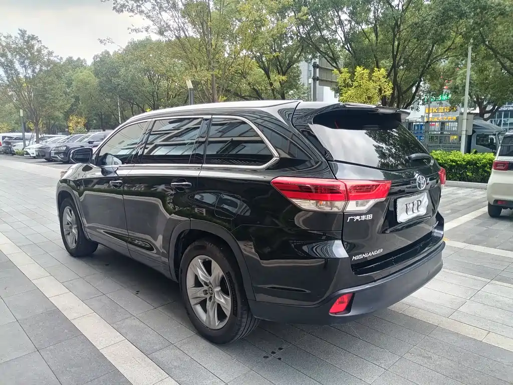 Toyota Highlander — фото 5