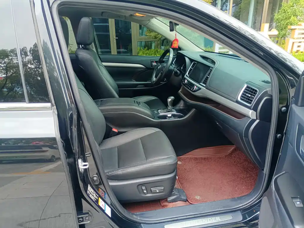 Toyota Highlander — фото 10