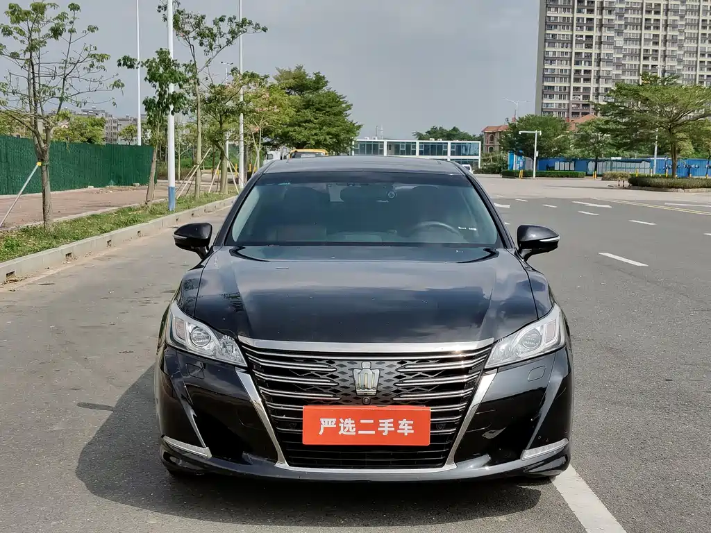 Toyota Crown — фото 2