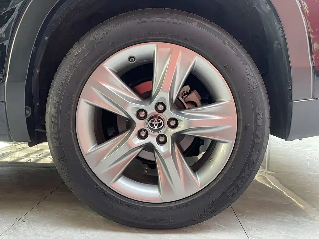 Toyota Highlander — фото 16