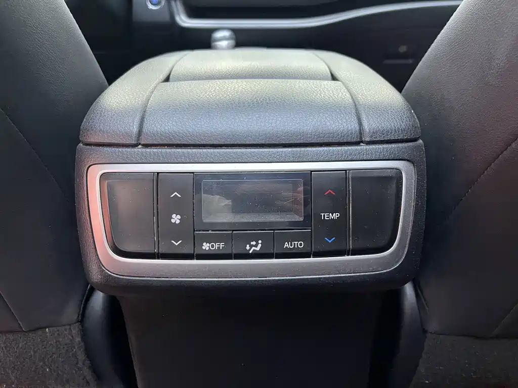 Toyota Highlander — фото 19