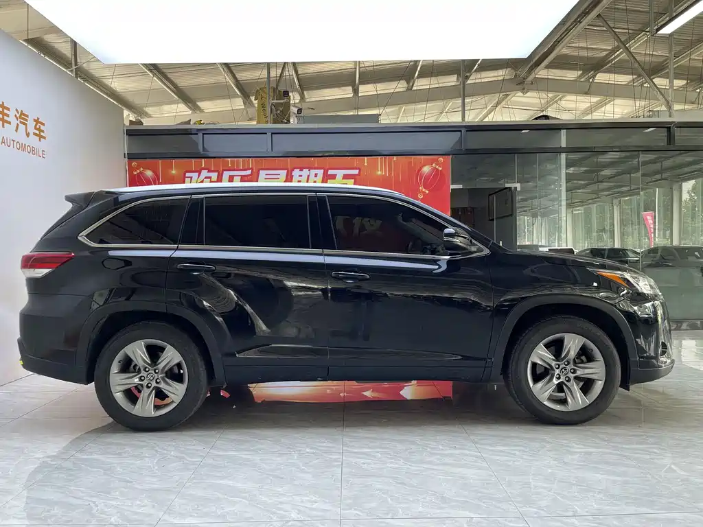 Toyota Highlander — фото 4