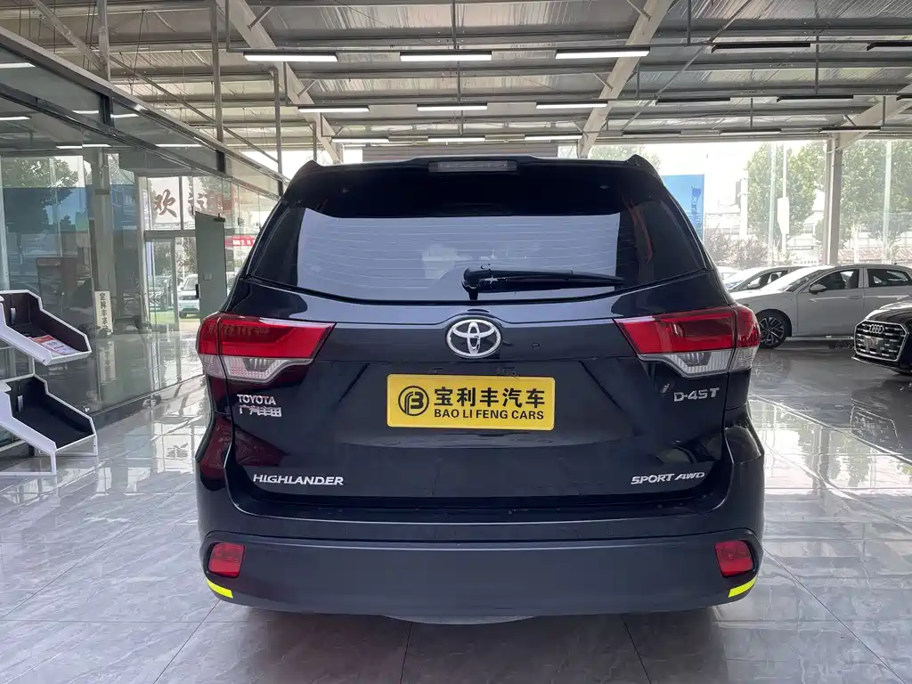 Toyota Highlander — фото 10