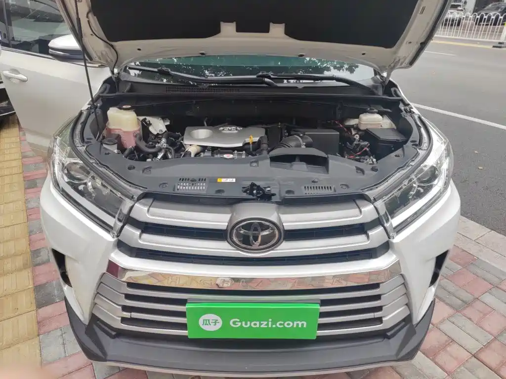 Toyota Highlander — фото 11