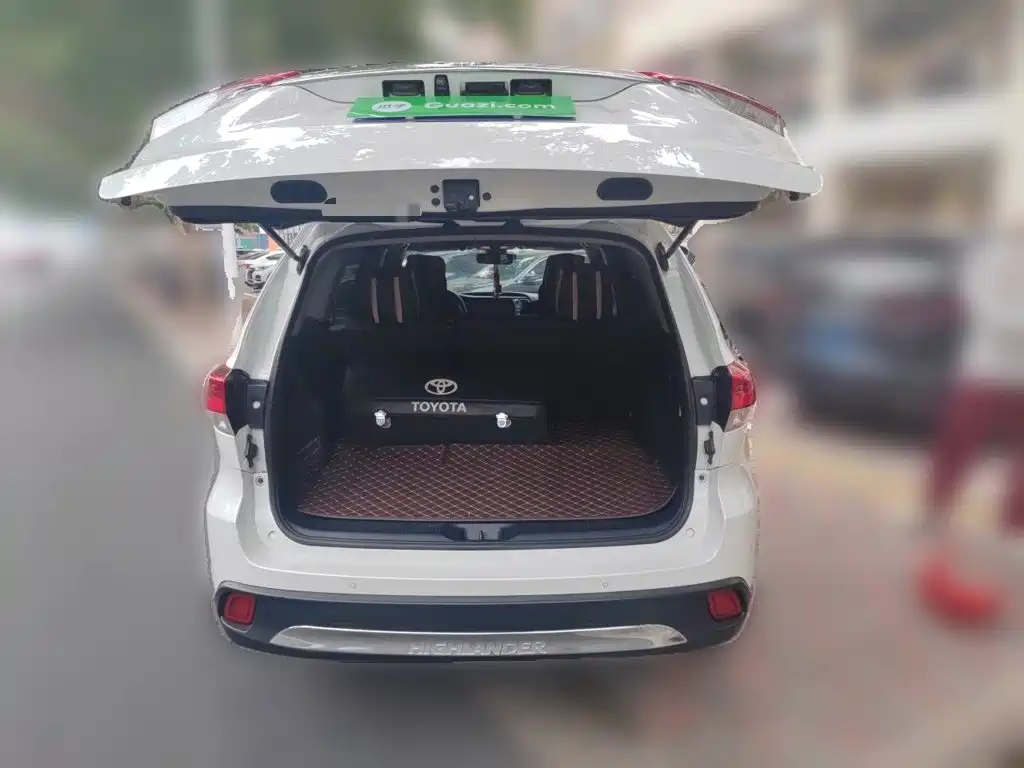 Toyota Highlander — фото 10
