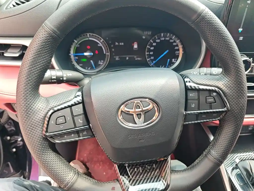 Toyota Highlander — фото 11