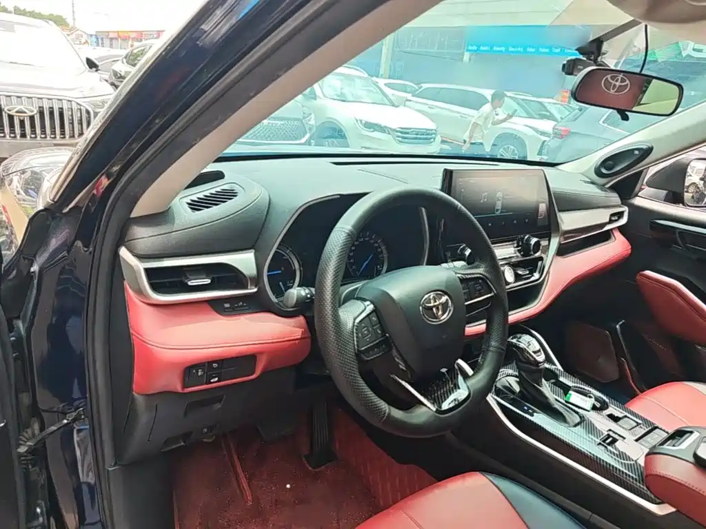 Toyota Highlander — фото 10