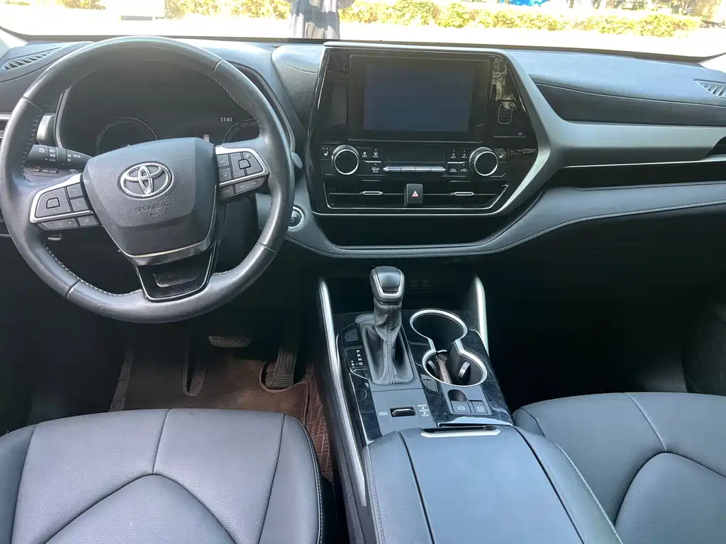 Toyota Highlander — фото 6