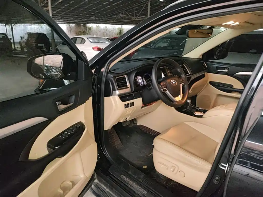 Toyota Highlander — фото 18