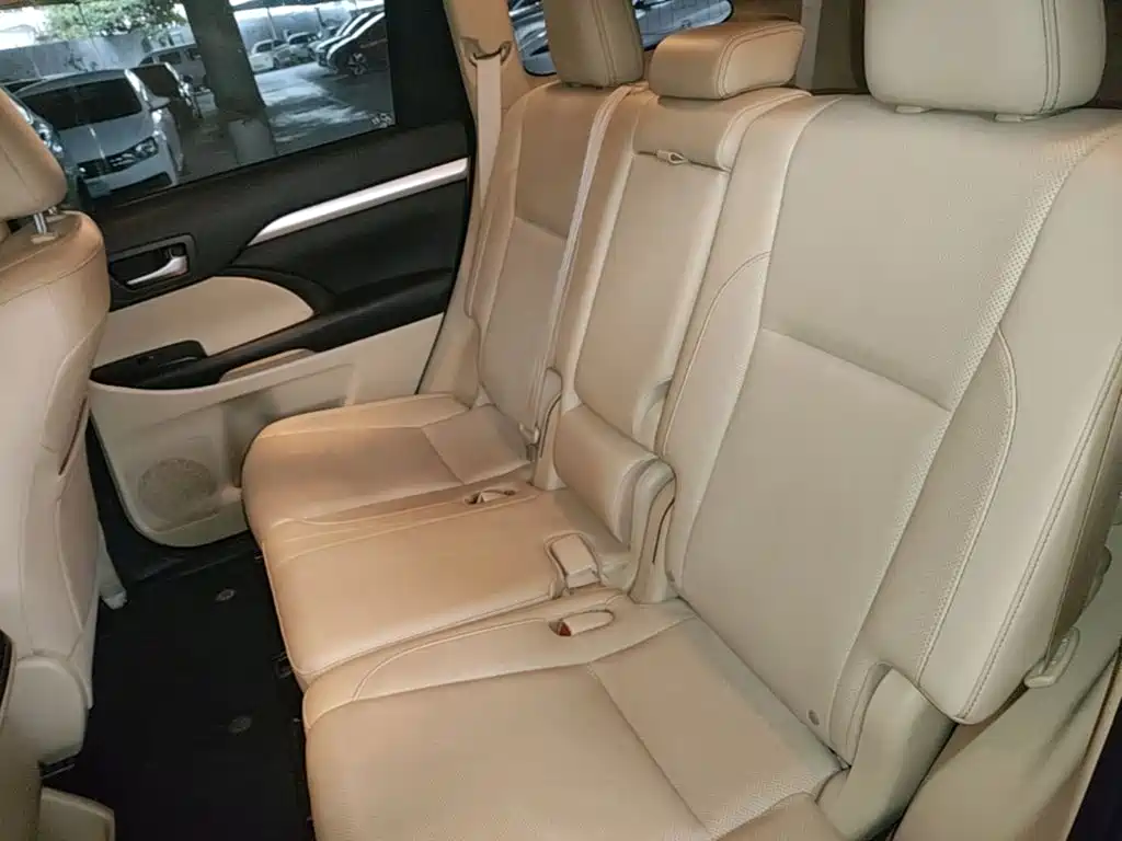 Toyota Highlander — фото 19
