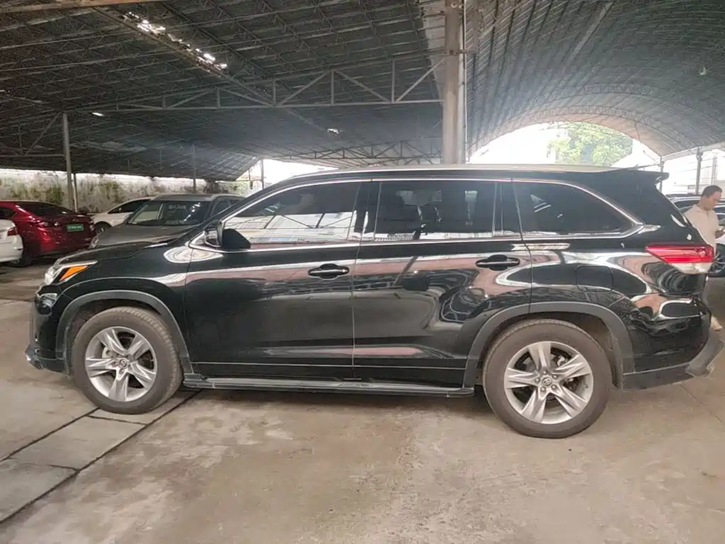 Toyota Highlander — фото 4