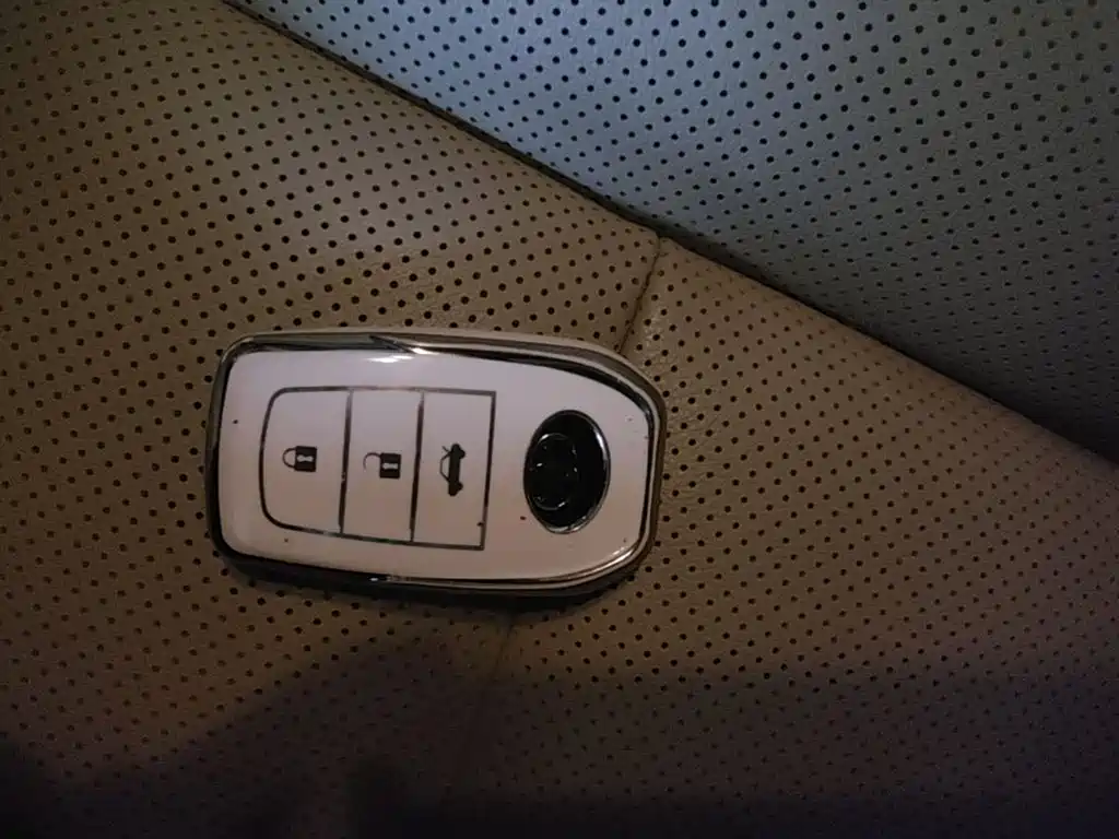 Toyota Highlander — фото 10
