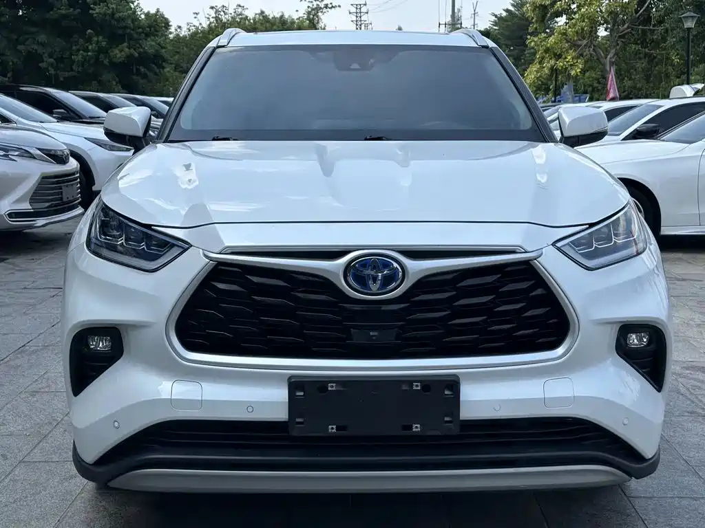 Toyota Highlander — фото 2