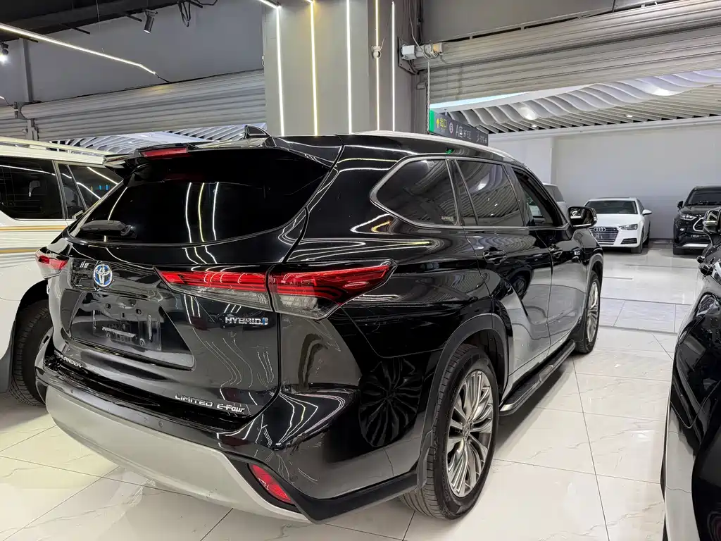Toyota Highlander — фото 9