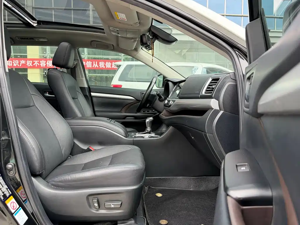 Toyota Highlander — фото 17