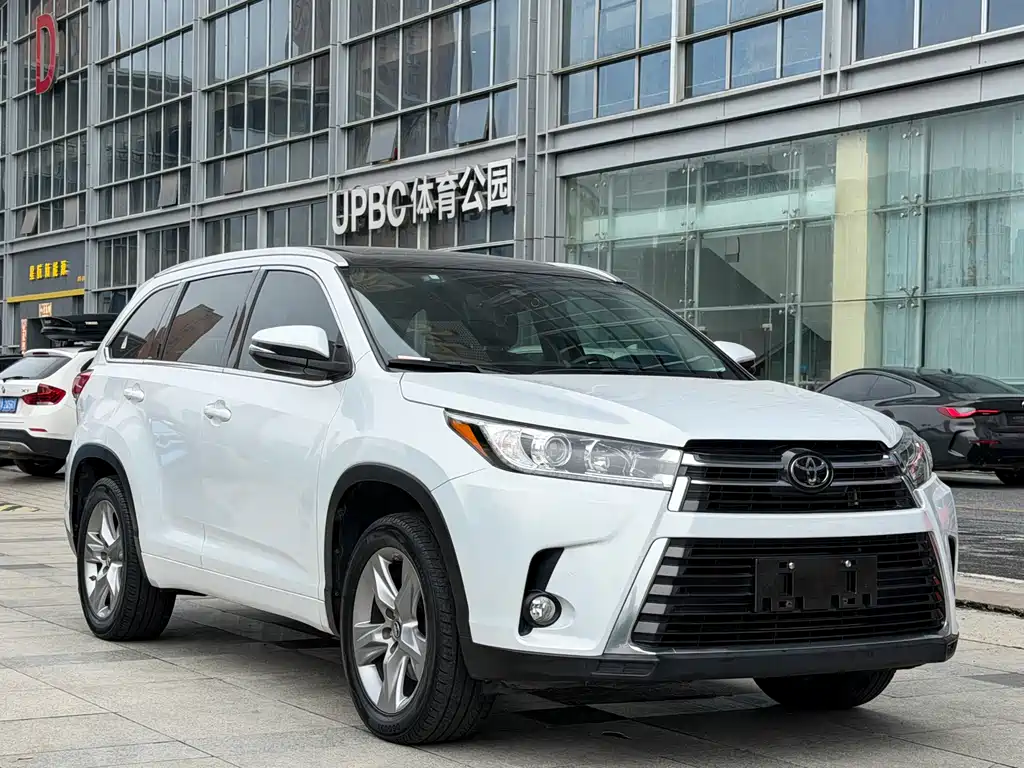 Toyota Highlander — фото 3