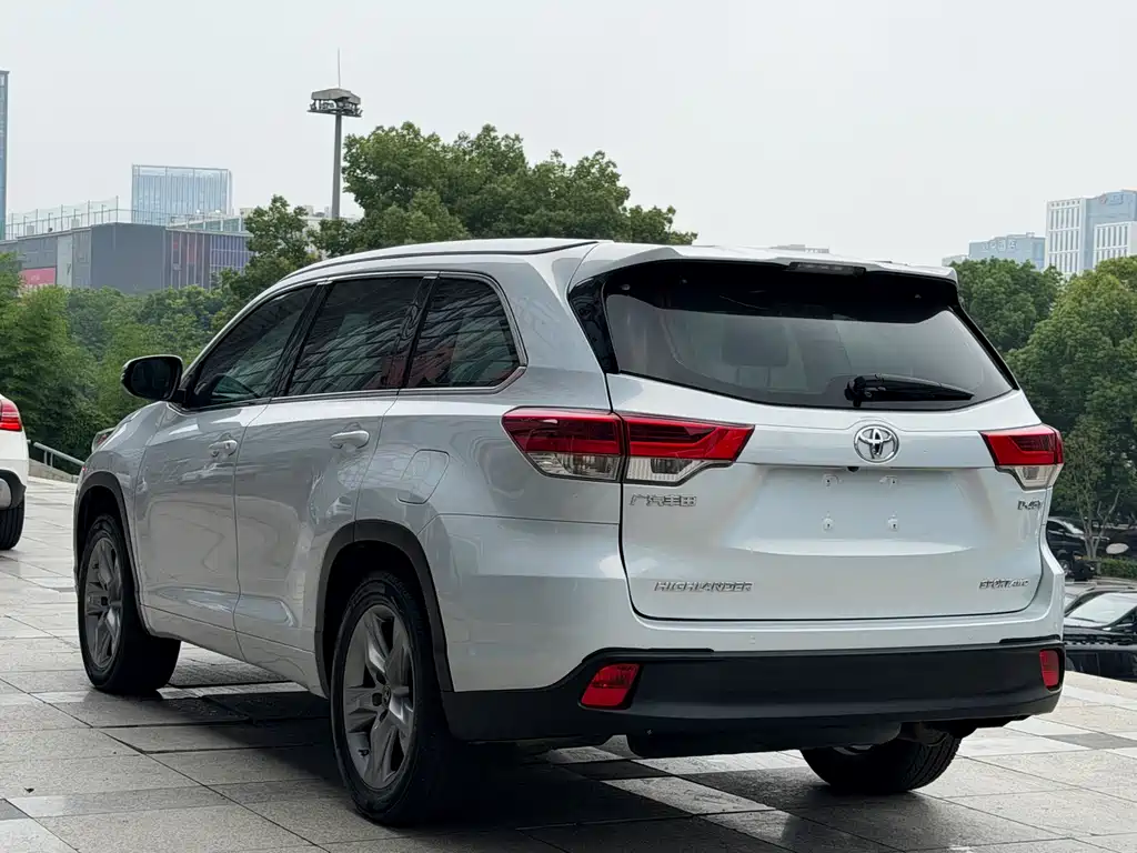 Toyota Highlander — фото 4