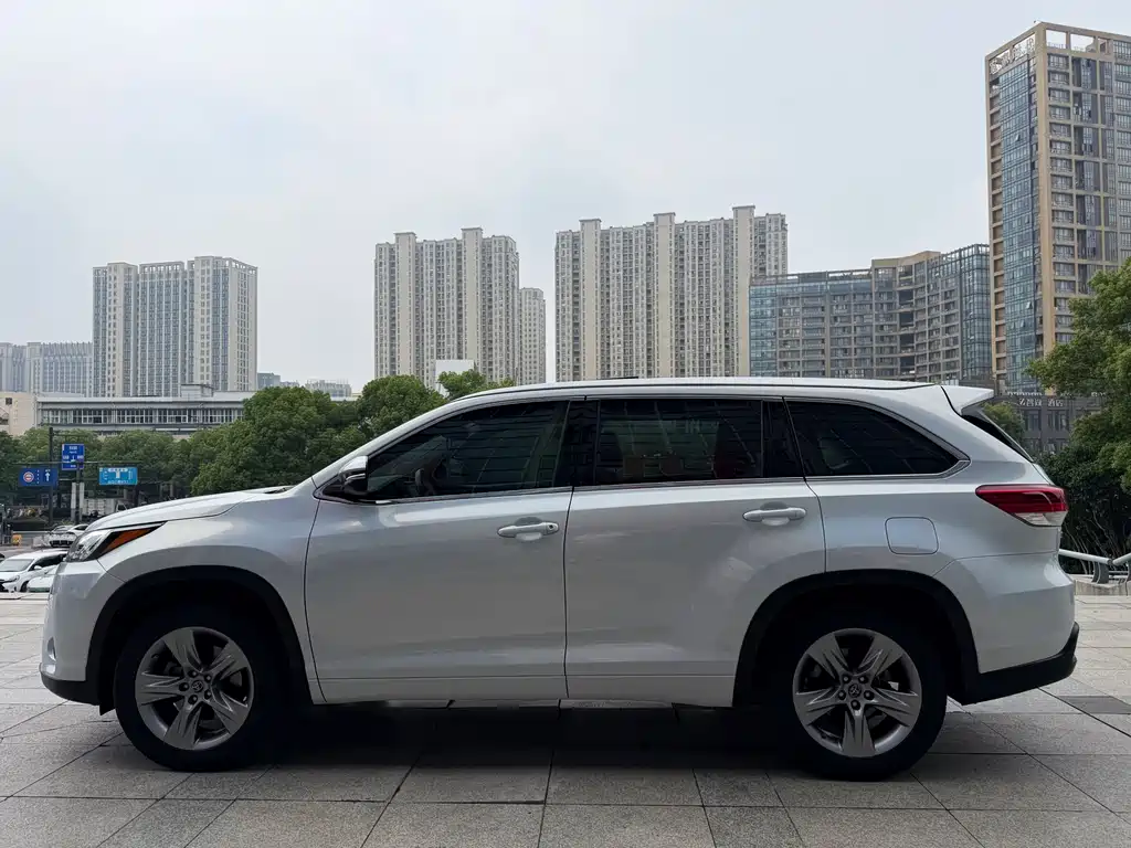 Toyota Highlander — фото 5