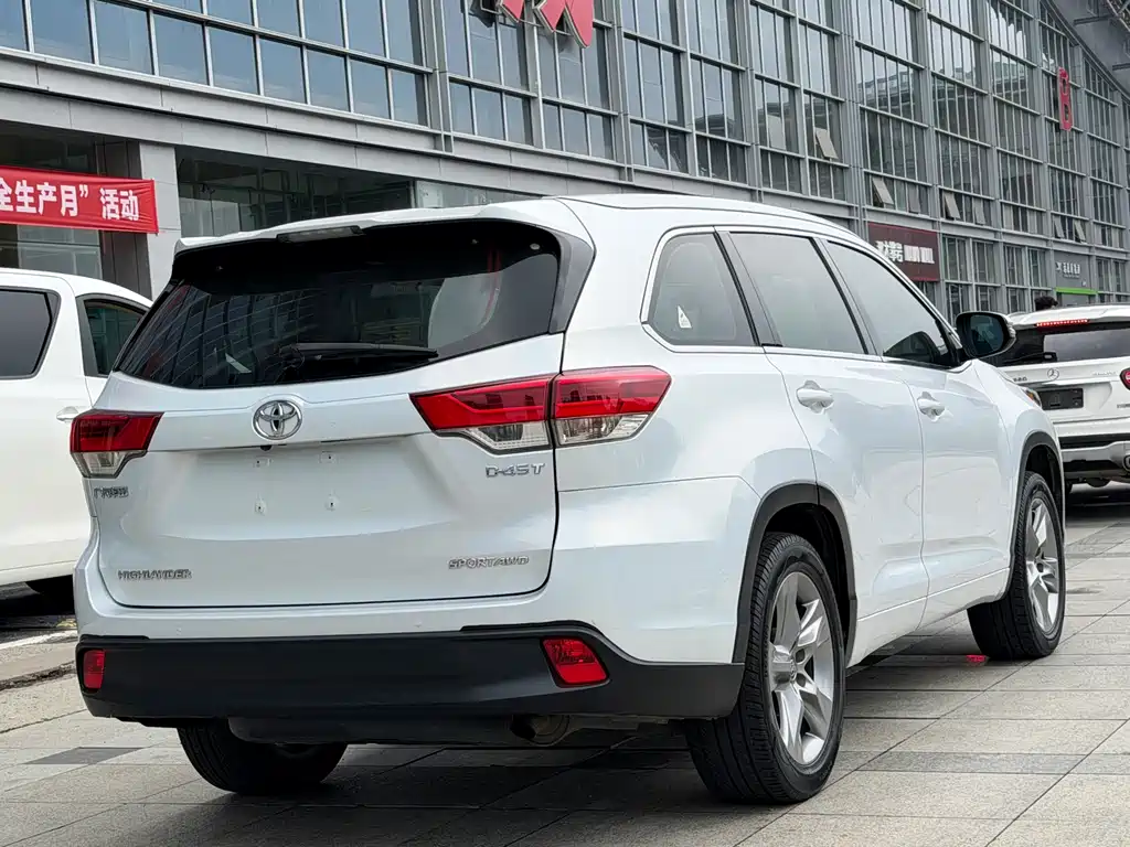 Toyota Highlander — фото 7