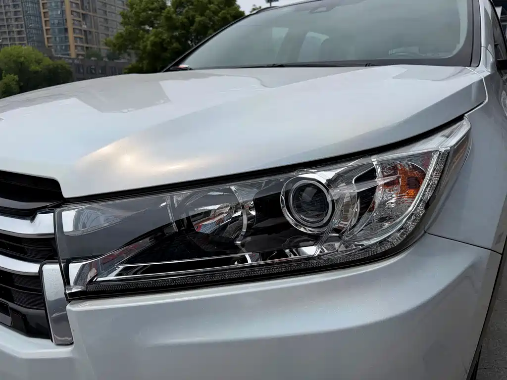Toyota Highlander — фото 10
