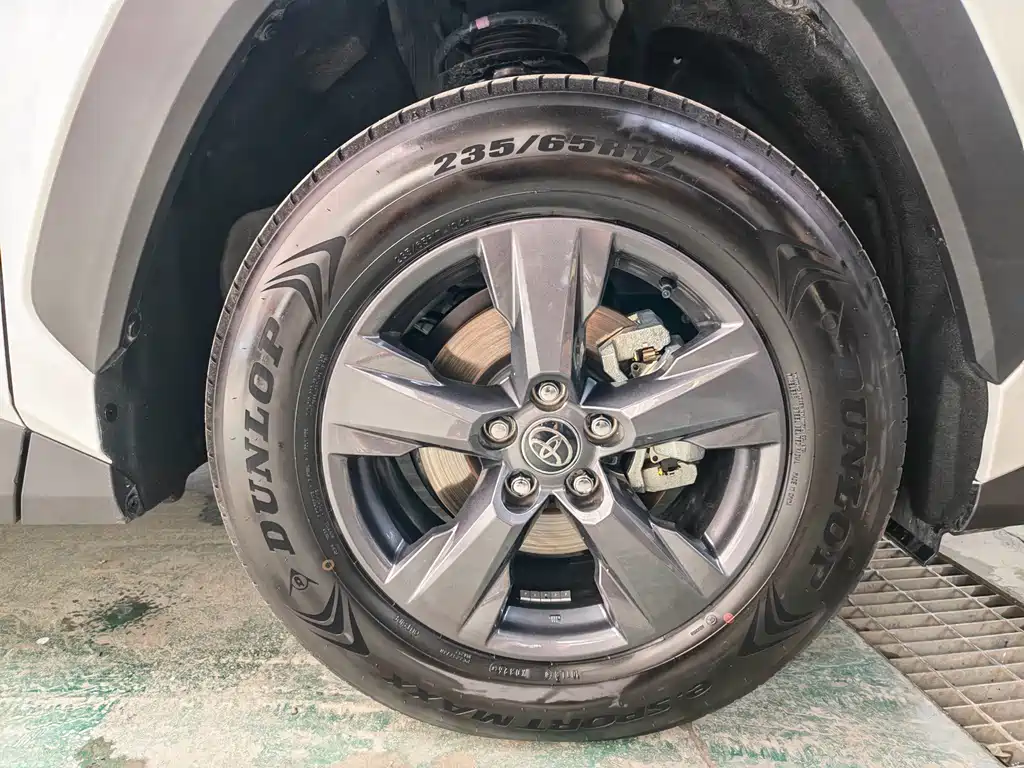 Toyota RAV4 — фото 19