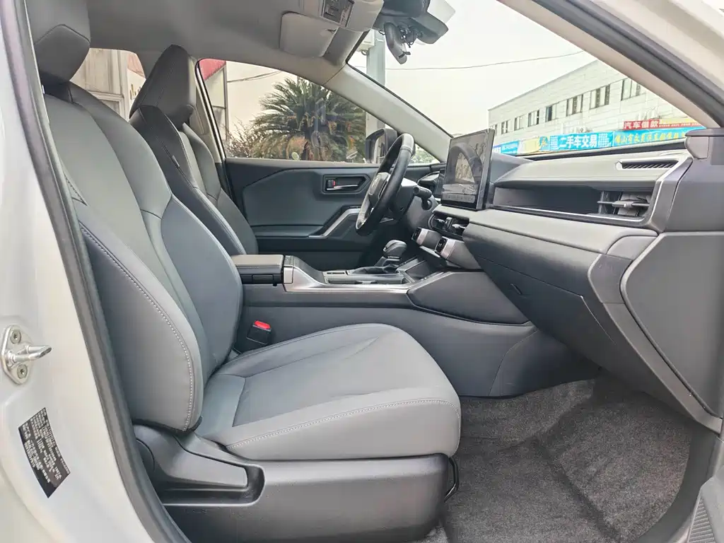 Toyota RAV4 — фото 10