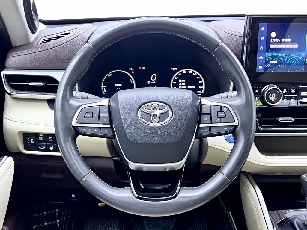 Toyota Highlander — фото 11