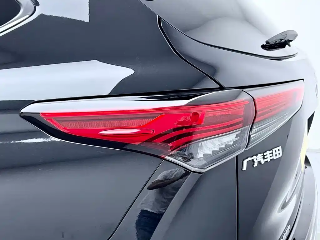 Toyota Highlander — фото 14