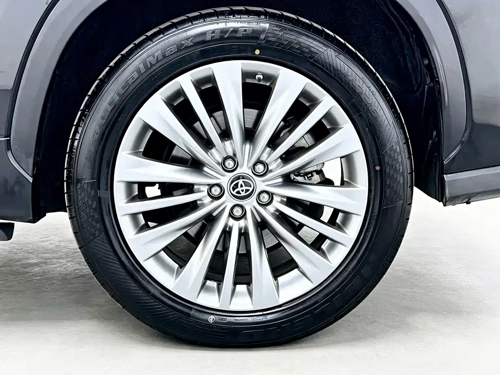 Toyota Highlander — фото 17