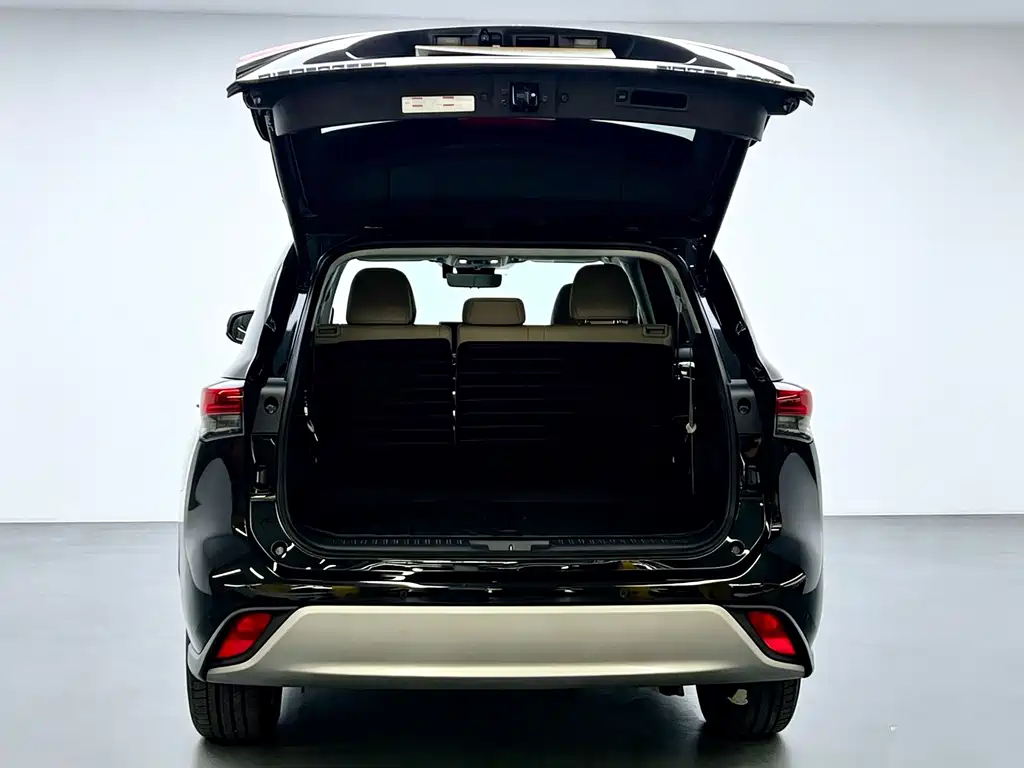 Toyota Highlander — фото 19