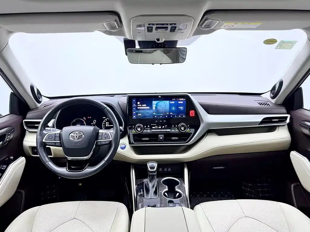 Toyota Highlander — фото 10