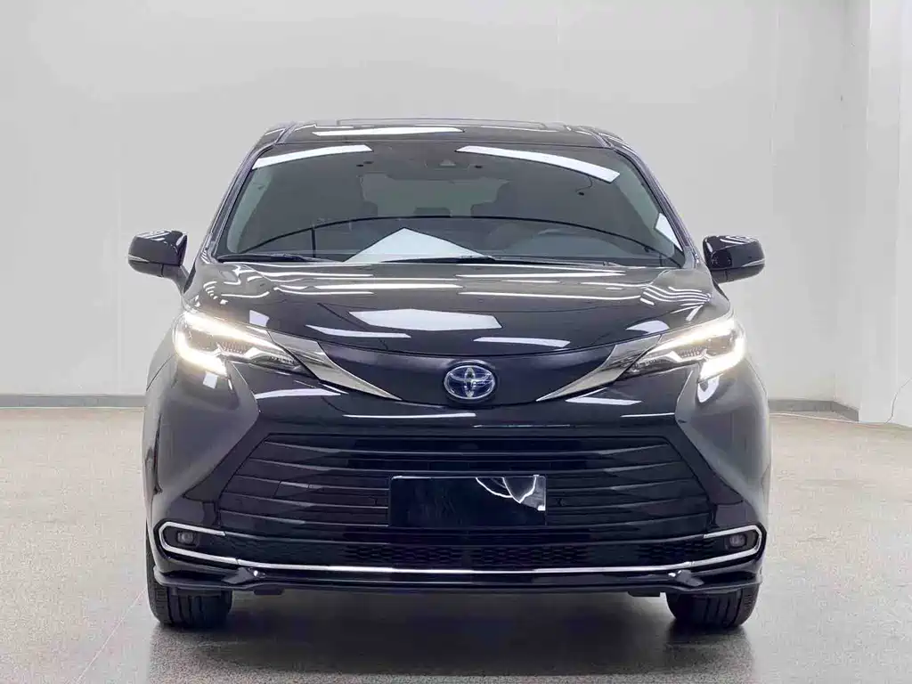Toyota Sienna — фото 2