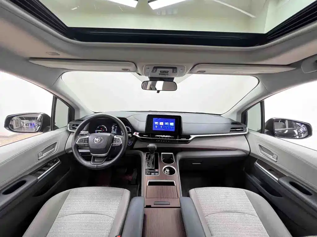 Toyota Sienna — фото 15