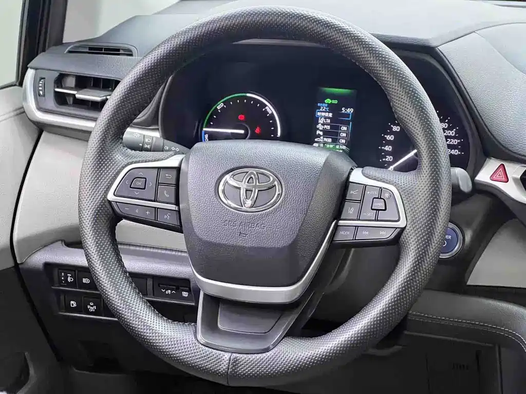 Toyota Sienna — фото 23