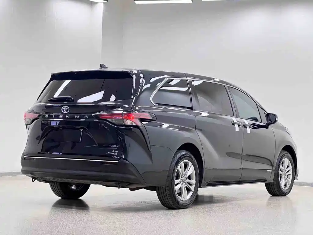 Toyota Sienna — фото 28
