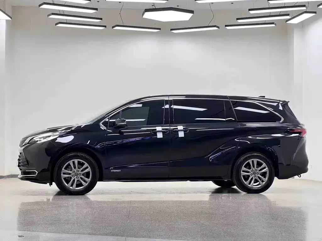 Toyota Sienna — фото 8